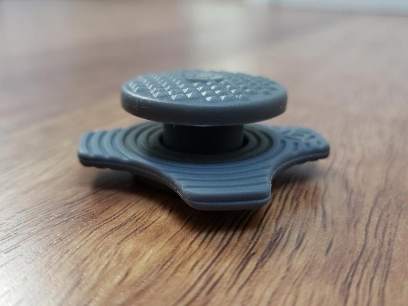 PantsProp: Ring attached to base